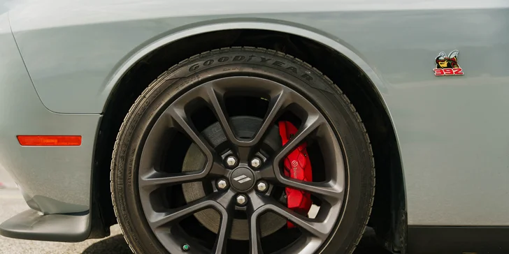 Řízení či spolujízda na závodním okruhu v autě podle výběru: Mustang, Dodge, EVO