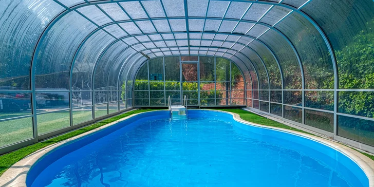 Pobyt u Balatonu: vila se soukromou pláží, snídaně i sauna, vířivka a bazén