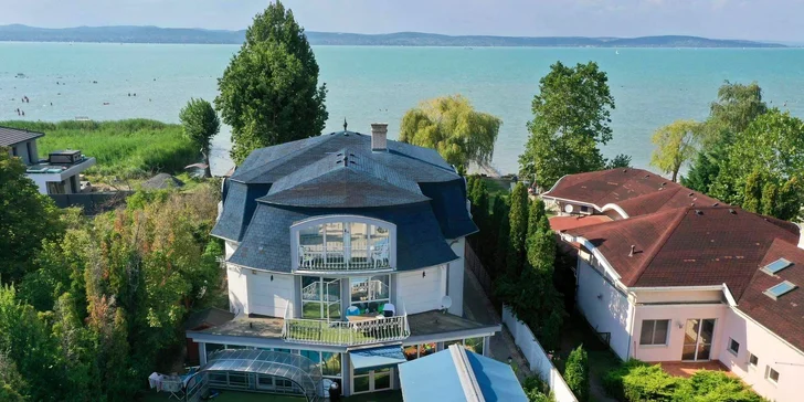 Pobyt u Balatonu: vila se soukromou pláží, snídaně i sauna, vířivka a bazén