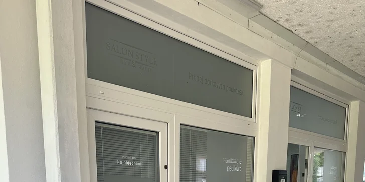 Kadeřnické balíčky pro dámy: barvení, regenerační kúra či zesvětlení vč. stylingu