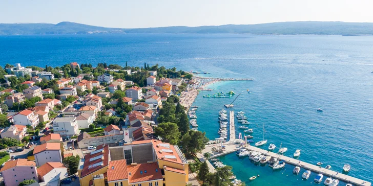 Crikvenická riviéra: hotel blízko pláží, polopenze včetně nápojů