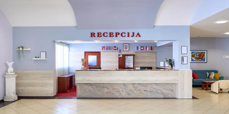 Crikvenická riviéra: hotel blízko pláží, polopenze včetně nápojů