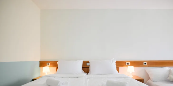 Crikvenická riviéra: hotel blízko pláží, polopenze včetně nápojů