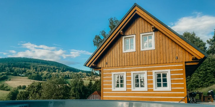 Nová roubenka vč. vířivky na Benecku s výhledem na Krkonoše až pro 10 osob