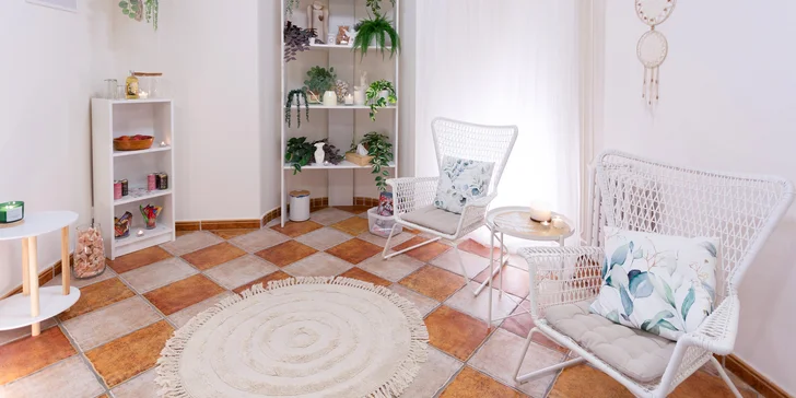 Manikúra, pedikúra a kompletní balíčky i vč. aplikace gel laku a masáže nohou