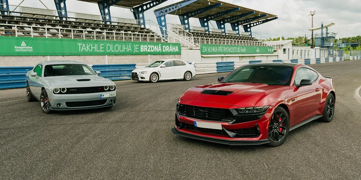 Řízení či spolujízda na závodním okruhu v autě podle výběru: Mustang, Dodge, EVO