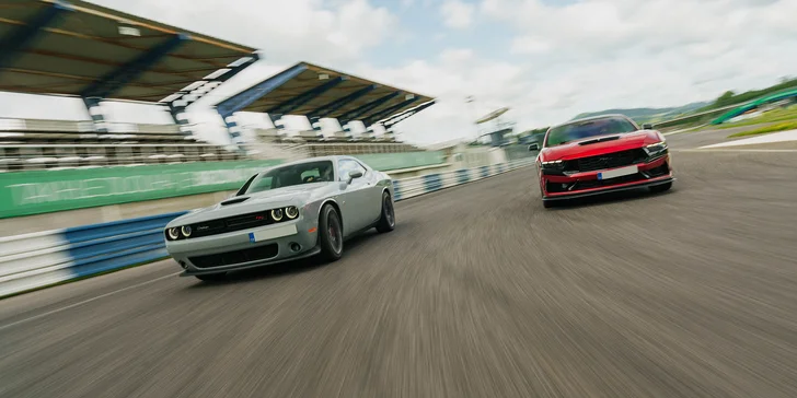 Řízení či spolujízda na závodním okruhu v autě podle výběru: Mustang, Dodge, EVO