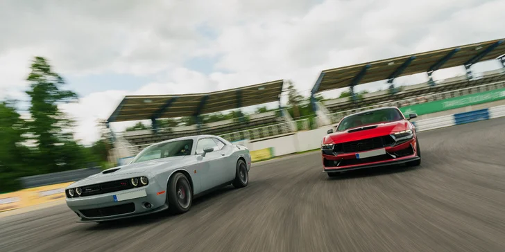 Řízení či spolujízda na závodním okruhu v autě podle výběru: Mustang, Dodge, EVO