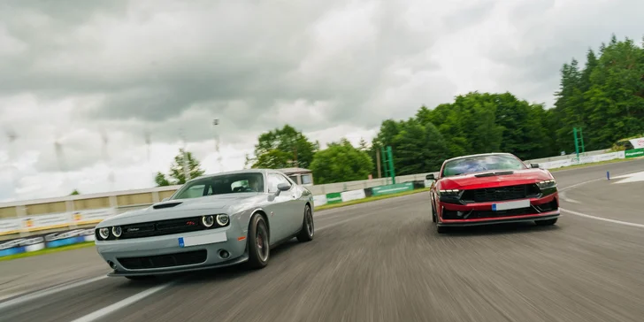 Řízení či spolujízda na závodním okruhu v autě podle výběru: Mustang, Dodge, EVO