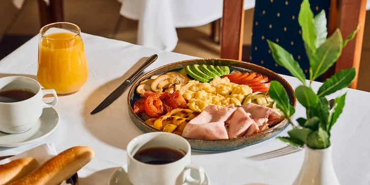 Crikvenická riviéra: hotel blízko pláží, polopenze včetně nápojů