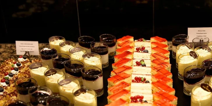 Autobusový zájezd do lázní Hévíz: 5* hotel s polopenzí a wellness, koupání v léčivém jezeře, výlety k Balatonu