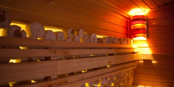 Autobusový zájezd do lázní Hévíz: 5* hotel s polopenzí a wellness, koupání v léčivém jezeře, výlety k Balatonu