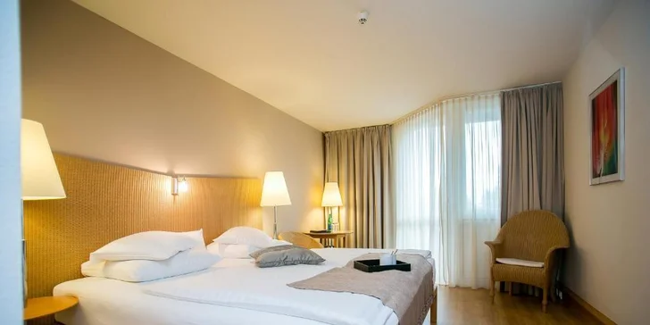 Autobusový zájezd do lázní Hévíz: 5* hotel s polopenzí a wellness, koupání v léčivém jezeře, výlety k Balatonu