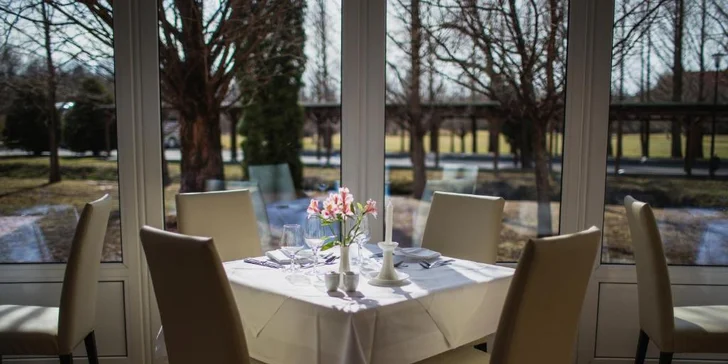 Autobusový zájezd do lázní Hévíz: 5* hotel s polopenzí a wellness, koupání v léčivém jezeře, výlety k Balatonu