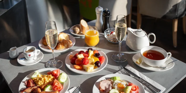 Pobyt v hotelu v Tančícím domě s krásným výhledem vč. snídaně i menu od Ondřeje Slaniny