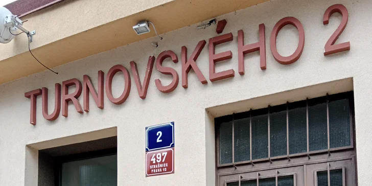 Základní manikúra nebo pedikúra včetně masáže i lakování gel lakem