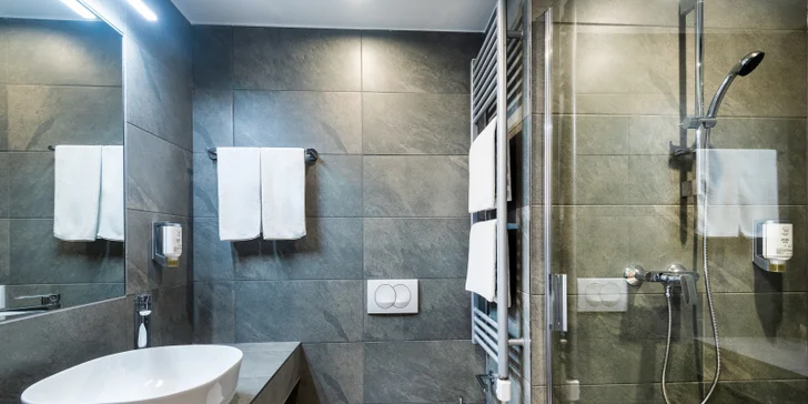 Autobusový zájezd do lázní Hévíz: 4* hotel s all inclusive a wellness, koupání v léčivém jezeře, výlety k Balatonu