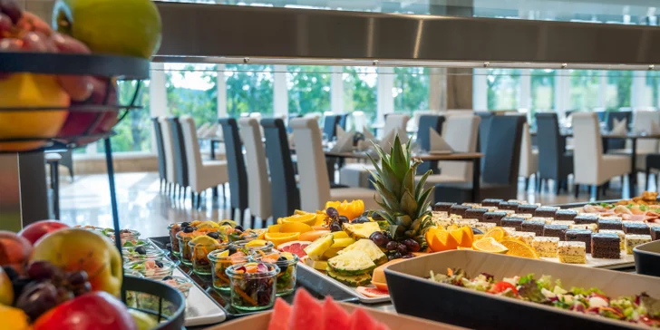 Autobusový zájezd do lázní Hévíz: 4* hotel s all inclusive a wellness, koupání v léčivém jezeře, výlety k Balatonu