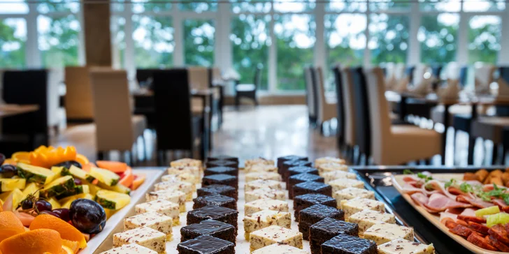 Autobusový zájezd do lázní Hévíz: 4* hotel s all inclusive a wellness, koupání v léčivém jezeře, výlety k Balatonu