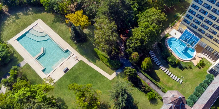 Autobusový zájezd do lázní Hévíz: 4* hotel s all inclusive a wellness, koupání v léčivém jezeře, výlety k Balatonu