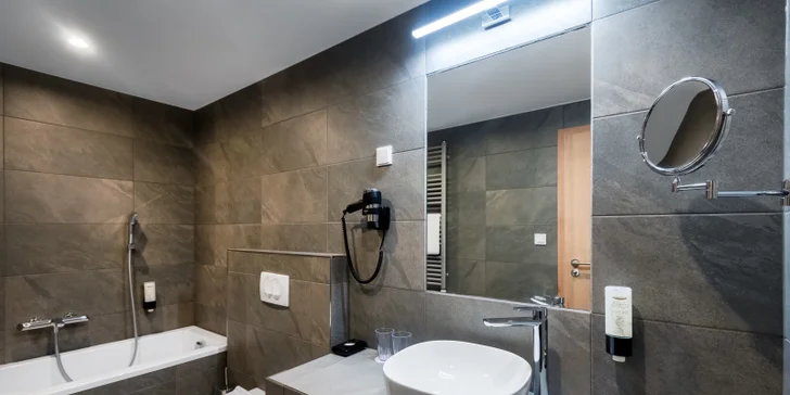 Autobusový zájezd do lázní Hévíz: 4* hotel s all inclusive a wellness, koupání v léčivém jezeře, výlety k Balatonu