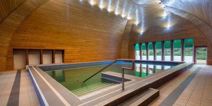 Autobusový zájezd do lázní Hévíz: 4* hotel s all inclusive a wellness, koupání v léčivém jezeře, výlety k Balatonu