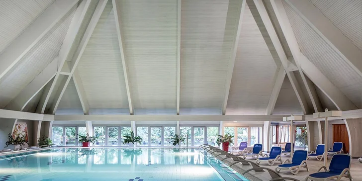 Autobusový zájezd do lázní Hévíz: 4* hotel s polopenzí a wellness, vstup do lázní i výlety k Balatonu