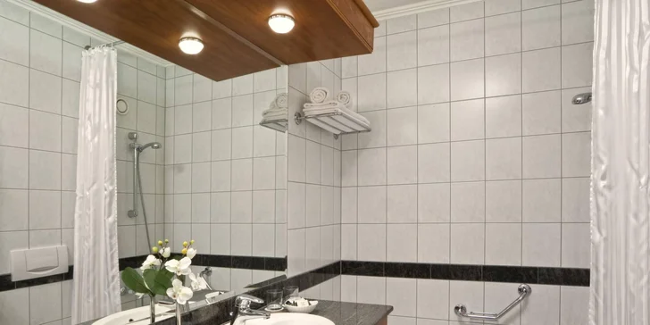 Autobusový zájezd do lázní Hévíz: 4* hotel s polopenzí a wellness, vstup do lázní i výlety k Balatonu