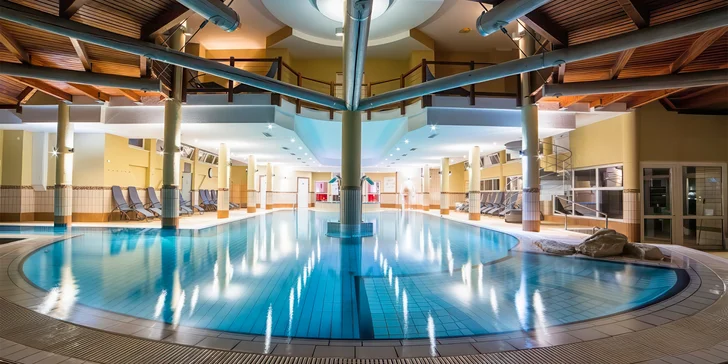 Autobusový zájezd do lázní Hévíz: 5* hotel s polopenzí a wellness, koupání v léčivém jezeře, výlety k Balatonu