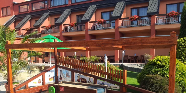 Pobyt v Moravském krasu: hotel ideální pro rodiny, polopenze, minizoo a bazén