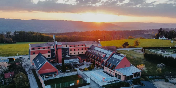 Pobyt v Moravském krasu: hotel ideální pro rodiny, polopenze, minizoo a bazén