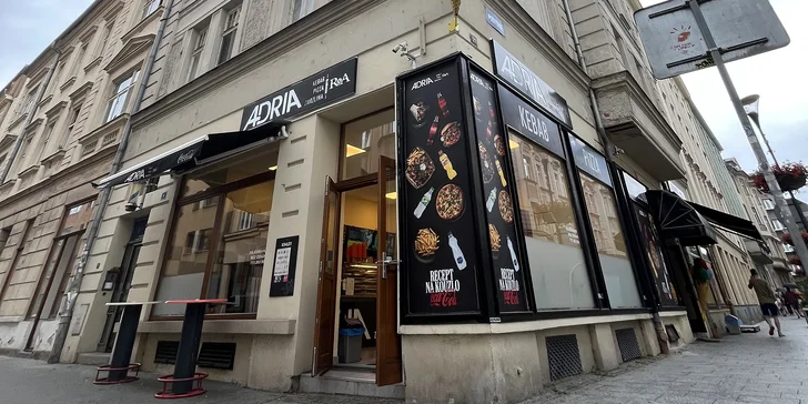 Křupavá pizza podle výběru z 10 druhů o průměru 35, 40 nebo 50 cm