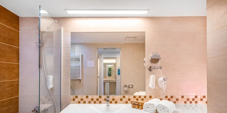 Rodinný relax v Maďarsku: 4* hotel s wellness, polopenze i výhled na pohoří Mátra
