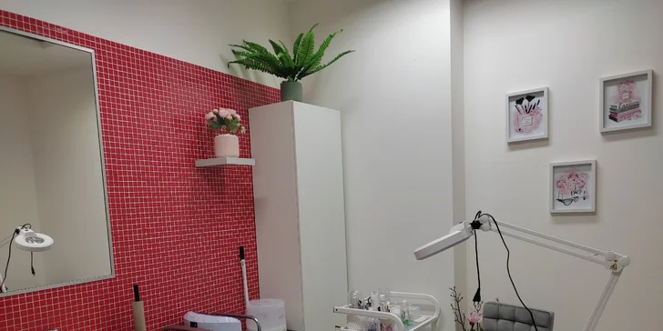 Kosmetické ošetření pleti: peeling, ultrazvuková špachtle i masáž obličeje