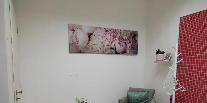 Kosmetické ošetření pleti: peeling, ultrazvuková špachtle i masáž obličeje