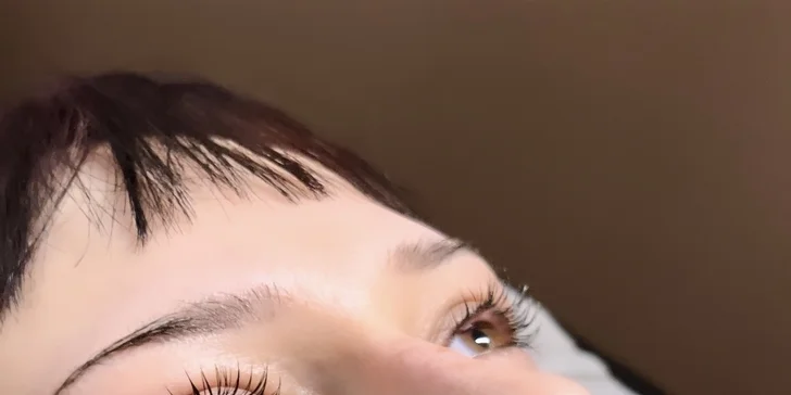 Krásná bez líčení: lashlifting s možností úpravy a barvení obočí