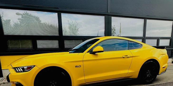 Ford Mustang 5.0 GT: 20 min. spolujízdy, 30 min. řízení nebo zapůjčení až na 24 hod.