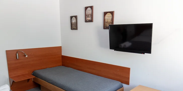 Pobyt v Lipové-Lázních: snídaně či polopenze, trekové hole a pivo Kanec