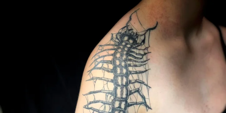 Tetování v centru Prahy: handpoke kérky do 10x10 cm, tetování strojkem do 15x15 cm