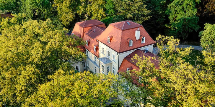 Romantika nedaleko Krakova: pobyt na 4* zámečku se snídaní nebo polopenzí, wellness