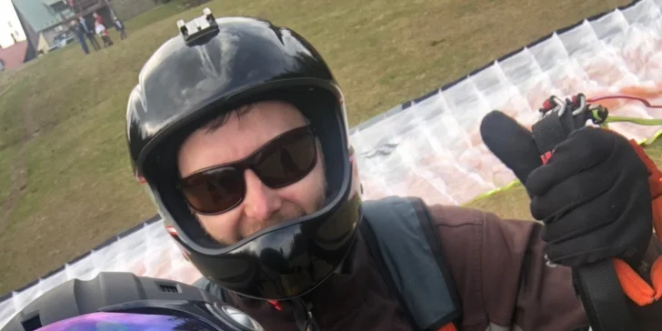 Paraglidingové lety na Javorovém vrchu: vyhlídkový, termický či akrobatický