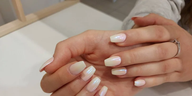 Ruce, co okouzlí: klasická manikúra, gel lak či Shellac i gelové nehty