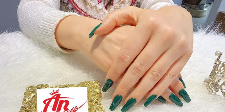 Ruce, co okouzlí: klasická manikúra, gel lak či Shellac i gelové nehty