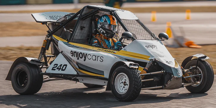 Jízda ve speciální závodní buggy Kartcross na 4 tratích po celé ČR