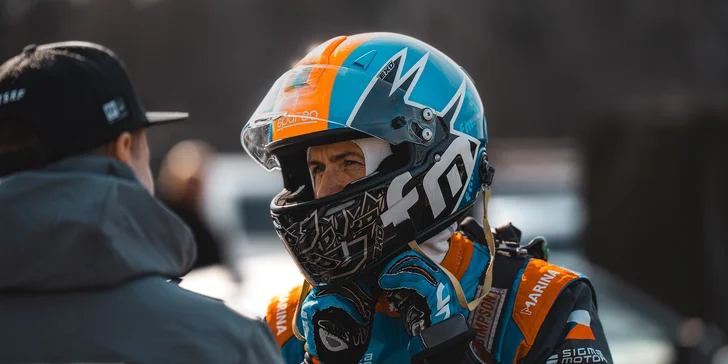 Jízda ve speciální závodní buggy Kartcross na 4 tratích po celé ČR