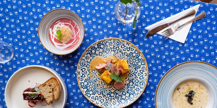 Čtyřchodové menu i s vinným párováním ve valašské kolibě pro 2 osoby