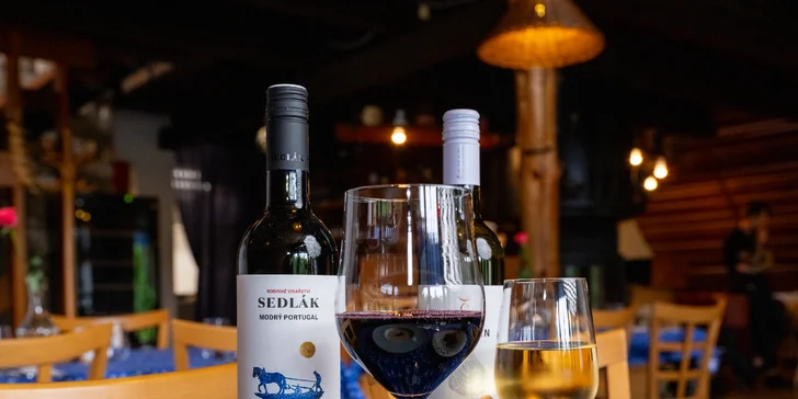 Čtyřchodové menu i s vinným párováním ve valašské kolibě pro 2 osoby