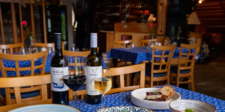 Čtyřchodové menu i s vinným párováním ve valašské kolibě pro 2 osoby