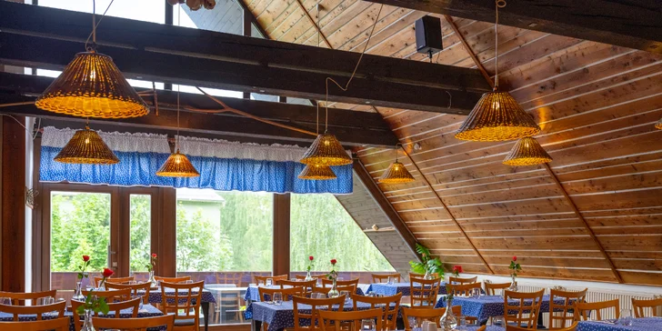 Čtyřchodové menu i s vinným párováním ve valašské kolibě pro 2 osoby