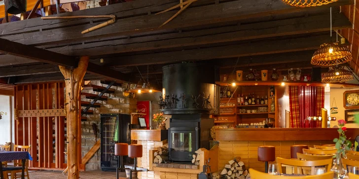 Čtyřchodové menu i s vinným párováním ve valašské kolibě pro 2 osoby